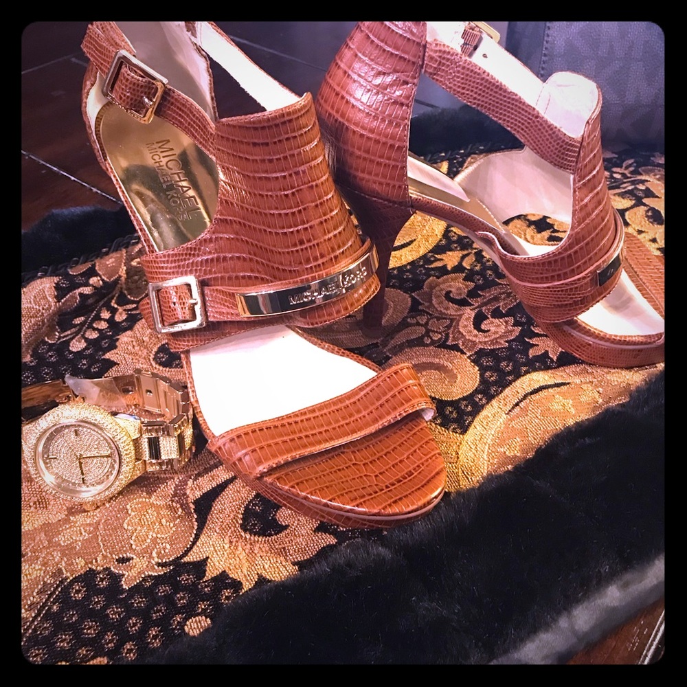 Beautiful New Never Worn Michael Kors Heel👠🌹